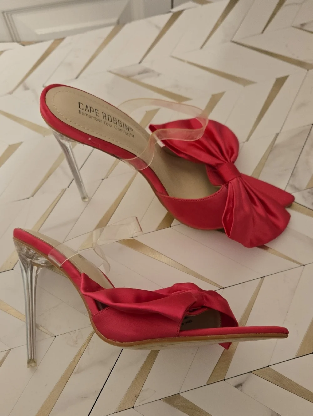 Cape Robbin Hot Pink Satin Bow Clear Strap Clear Stiletto Heels PeepToe SZ 8 EUC
